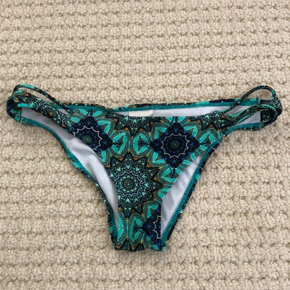 Cute cheeky bikini bottoms!